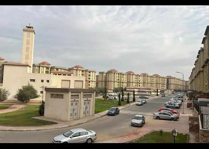 جاردينيا سيتي شقه إطلاله مميزه مع حديقه